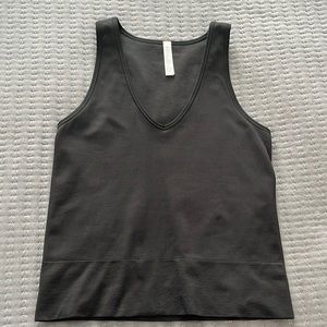 NWOT Athleta V Neck Tank (Size Large)